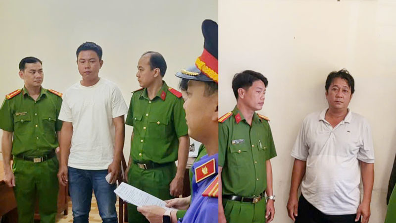 Cơ quan Cảnh sát điều tra Công an tỉnh Kiên Giang thi hành lệnh bắt bị can Nguyễn Văn Tiền (áo thun bên trái) và Đặng Minh Dương (áo thun bên phải) để điều tra về hành vi “Lừa đảo chiếm đoạt tài sản”.