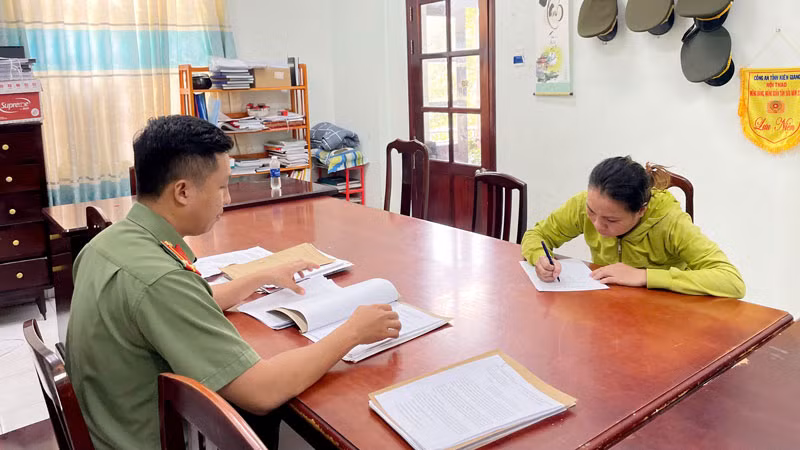 Đối tượng P.T.T. bị Công an mời làm việc.