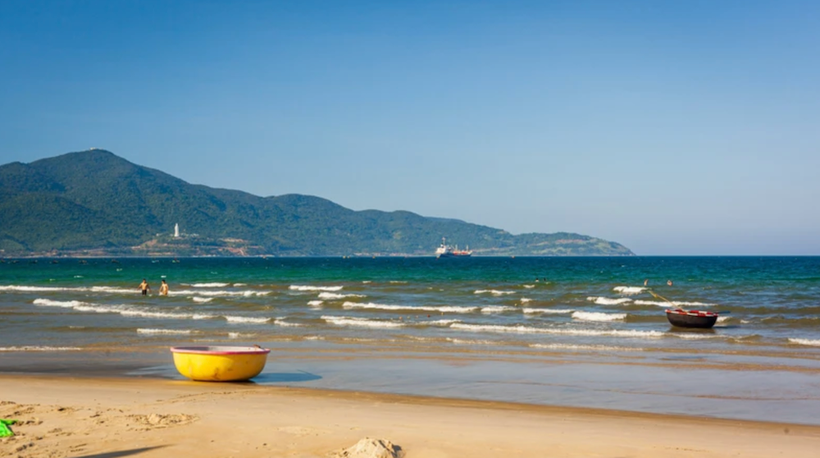 Bãi biển Mỹ Khê, Đà Nẵng. Ảnh: Expedia