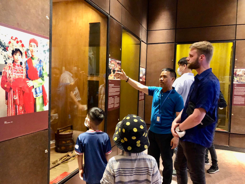 Nhờ những tìm tòi, sáng tạo trong hoạt động, Bảo tàng Dân tộc học Việt Nam trở thành điểm đến hấp dẫn khách du lịch quốc tế. Ảnh: VME