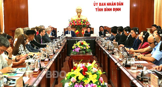 Hình ảnh hội thảo tại đầu cầu Bình Định. (Ảnh: baobinhdinh.vn)