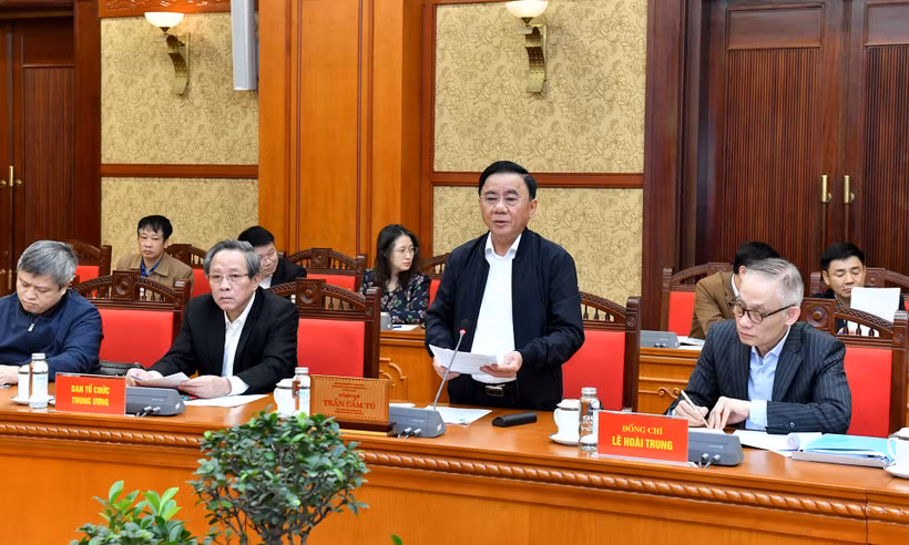 Đồng chí Trần Cẩm Tú, Ủy viên Bộ Chính trị, Thường trực Ban Bí thư chủ trì Hội nghị triển khai Chương trình làm việc của Bộ Chính trị, Ban Bí thư năm 2025. (Ảnh: ĐĂNG KHOA)