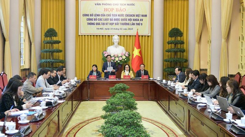 Quang cảnh buổi họp báo công bố Lệnh của Chủ tịch nước. 