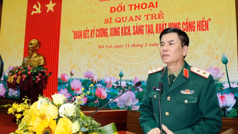 Trung tướng Đỗ Văn Thiện, Chính ủy Tổng cục Hậu cần-Kỹ thuật, chủ trì buổi đối thoại.