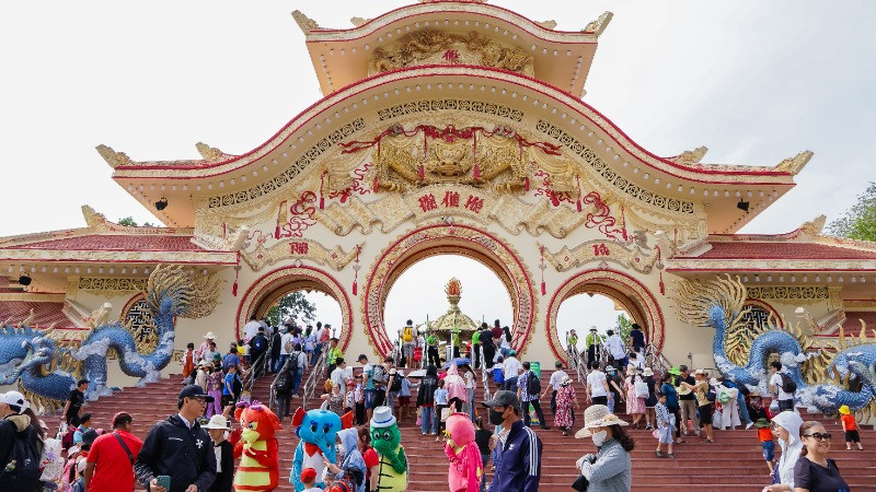 Khu du lịch Suối Tiên.