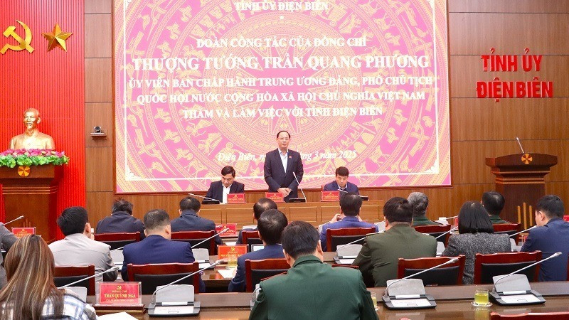 Phó Chủ tịch Quốc hội Trần Quang Phương phát biểu tại buổi làm việc với Thường trực Tỉnh ủy Điện Biên.