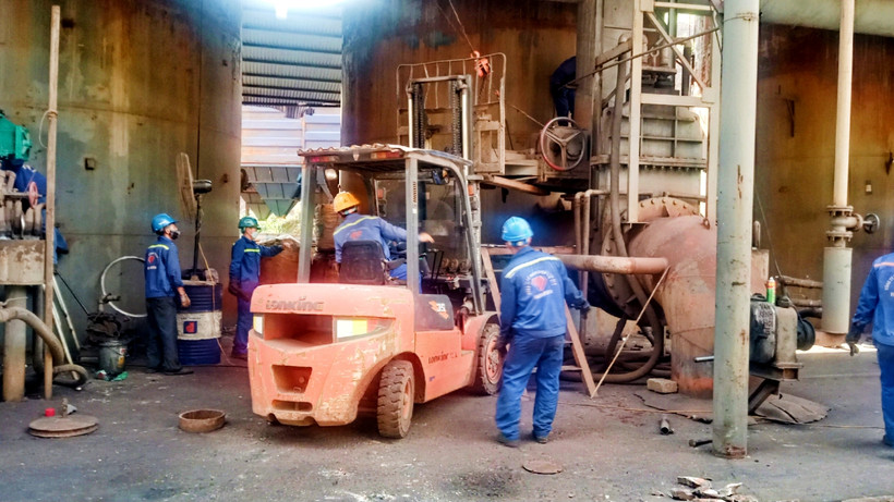 Công ty cổ phần Luyện kim đen Thái Nguyên tập trung nhân lực khắc phục hư hỏng lò cao.