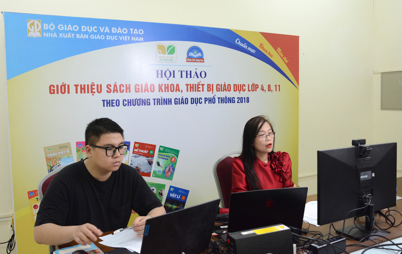 TS Đỗ Thị Minh Chính, Chủ biên sách giáo khoa Âm nhạc 4, bộ sách "Kết nối tri thức với cuộc sống" giới thiệu sách tại điểm cầu Hà Nội.