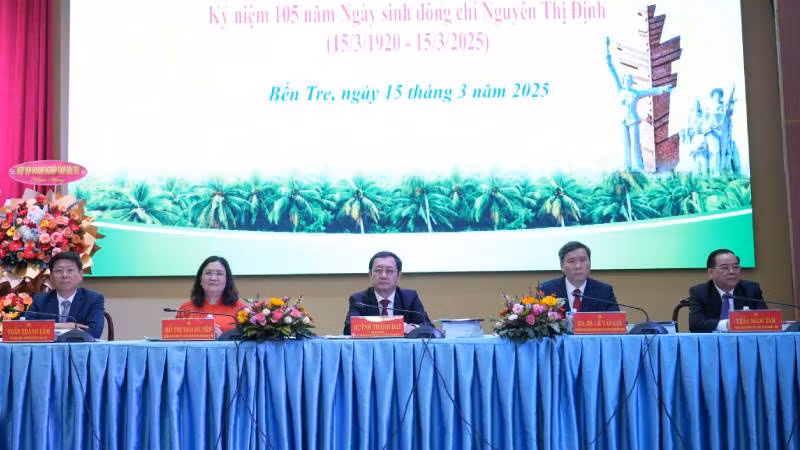 Lãnh đạo chủ trì tại Hội thảo. (Ảnh: HOÀNG TRUNG)