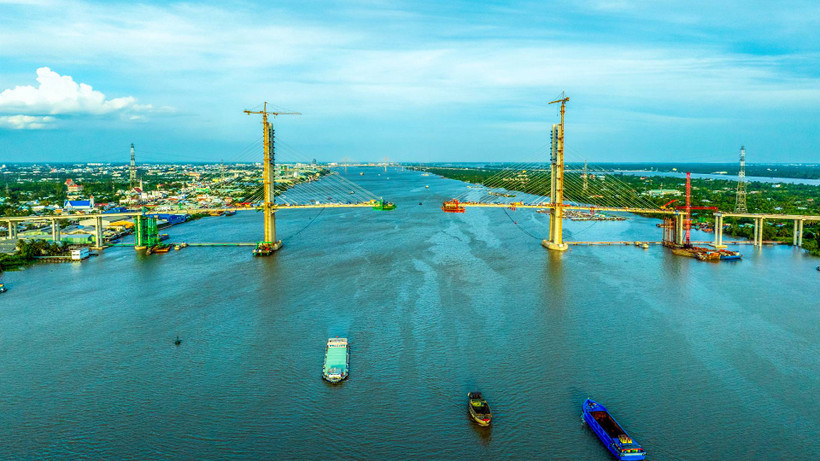 Cầu Rạch Miễu 2 nối bắc qua sông Tiền nối liền 2 tỉnh Tiền Giang và Bến Tre chuẩn bị hoàn thành. (Ảnh: TRUNG HIẾU)