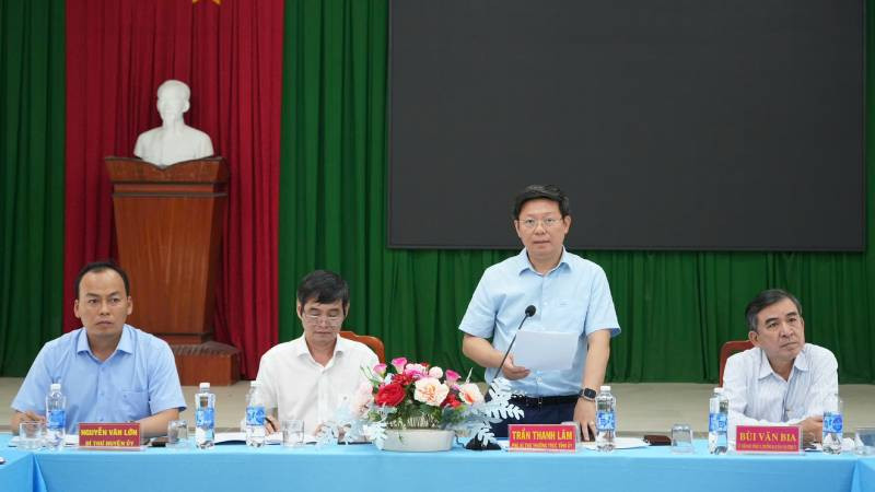 Lãnh đạo tỉnh Bến Tre cùng chủ đầu tư chủ trì buổi làm việc. (Ảnh: HOÀNG TRUNG)