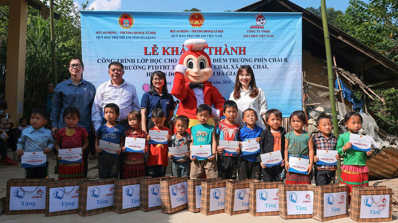Hoạt động hỗ trợ trẻ em ở địa bàn khó khăn của tỉnh Hà Giang (cũ) của Quỹ Bảo trợ trẻ em Việt Nam.