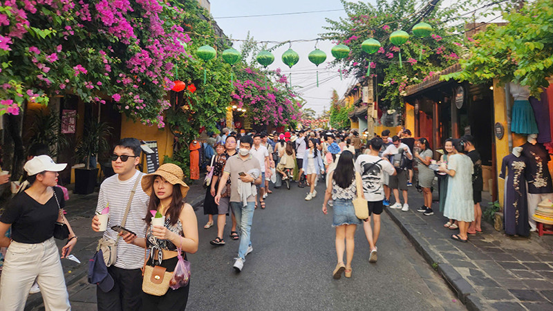 Hội An là điểm đến ghi nhận đông đảo lượng khách tham quan, trải nghiệm trong kỳ nghỉ lễ 30/4 và 1/5.