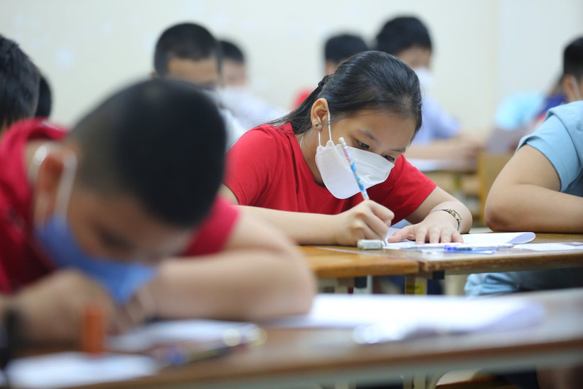 Thí sinh tham dự kỳ thi vào lớp 6 Trường trung học cơ sở Ngoại ngữ (Ảnh: UMS)