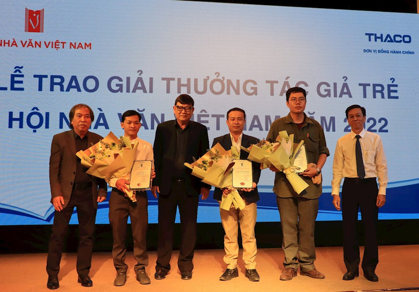 Tác giả trẻ cần đi tới tận cùng đam mê và trách nhiệm