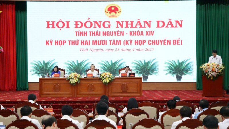 Hội đồng nhân dân tỉnh Thái Nguyên thông qua các nghị quyết sắp xếp, nhập tỉnh Bắc Kạn và Thái Nguyên, sắp xếp đơn vị hành chính cấp xã, dạy tiếng Việt cho trẻ em dân tộc thiểu số trước khi vào lớp 1.
