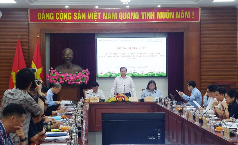Thứ trưởng Văn hóa, Thể thao và Du lịch Tạ Quang Đông phát biểu tại hội nghị.