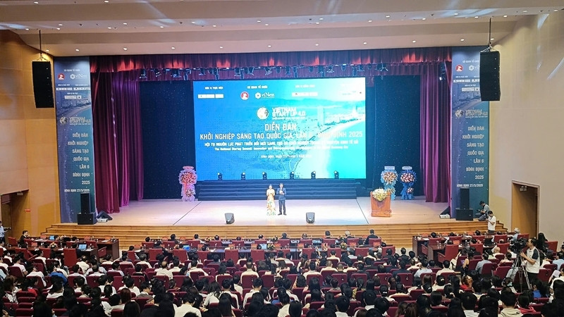 Toàn cảnh diễn đàn.