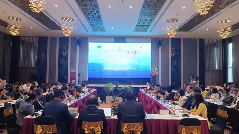 Toàn cảnh diễn đàn.
