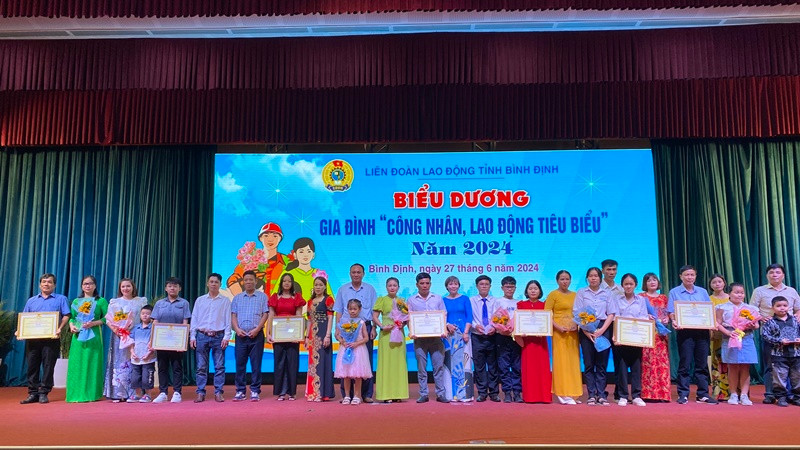 Bình Định biểu dương gia đình công nhân, lao động tiêu biểu năm 2024 nhân dịp Ngày Gia đình Việt Nam (28/6).