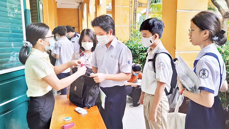 Học sinh Thành phố Hồ Chí Minh tham gia kỳ thi tốt nghiệp THPT năm 2023 tại điểm thi Trường THPT Trưng Vương, Quận 1.