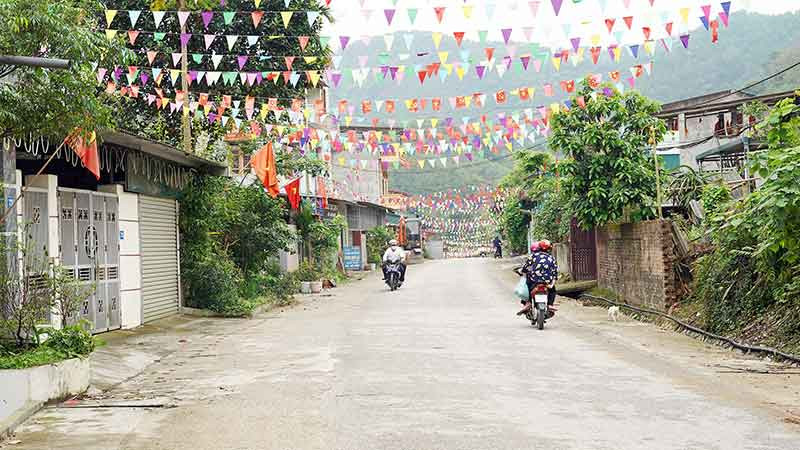 Tuyến đường sạch đẹp tại khu dân cư thôn Nà Nàng, xã Nông Thượng, thành phố Bắc Kạn. (Ảnh HƯƠNG DỊU)