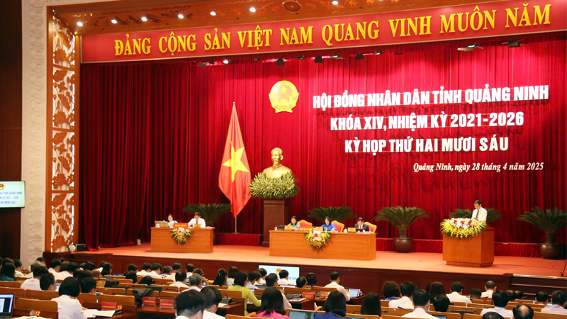 Quang cảnh kỳ họp thứ 26 Hội đồng nhân dân tỉnh Quảng Ninh khóa XIV, nhiệm kỳ 2021-2026.