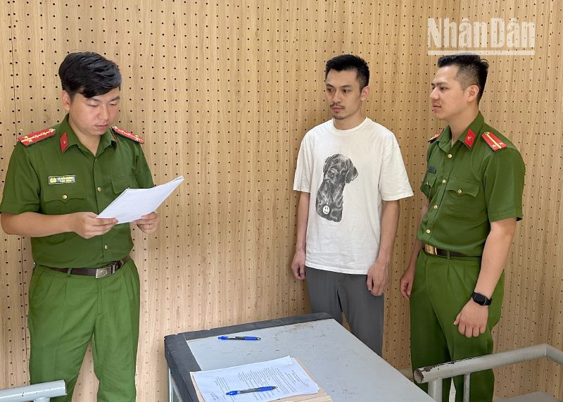 Cơ quan cảnh sát điều tra, Công an tỉnh Sơn La ra quyết định khởi tố vụ án hình sự, khởi tố bị can, tống đạt các quyết định và bắt tạm giam đối với Đặng Tùng Lâm.