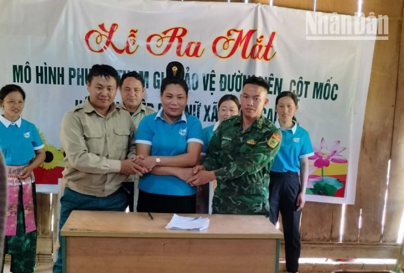 Lễ ra mắt mô hình “Tổ Phụ nữ tham gia tự quản đường biên, cột mốc”.