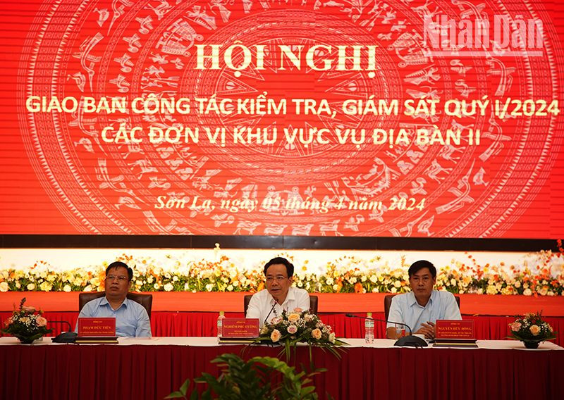 Các đồng chí chủ trì Hội nghị giao ban quý I các đơn vị khu vực Vụ Địa bàn II.