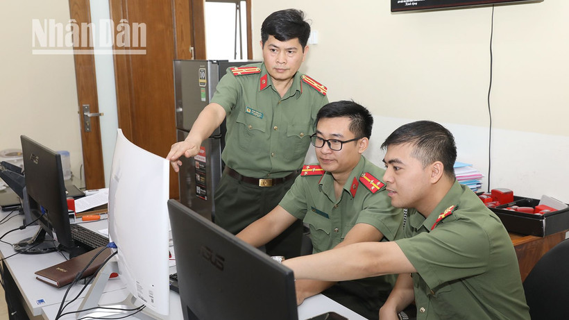 Phòng An ninh mạng và phòng, chống tội phạm sử dụng công nghệ cao, Công an tỉnh Sơn La tuần tra trên không gian mạng. 