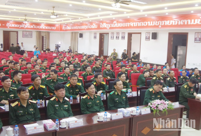 Lãnh đạo Bộ Quốc phòng hai nước và đại diện lãnh đạo các đơn vị tham dự buổi tọa đàm.
