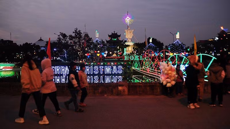 Khu vực Nhà thờ Đá Phát Diệm (Kim Sơn, Ninh Bình) lung linh đón Giáng sinh. (Ảnh: VŨ ĐỨC PHƯƠNG)