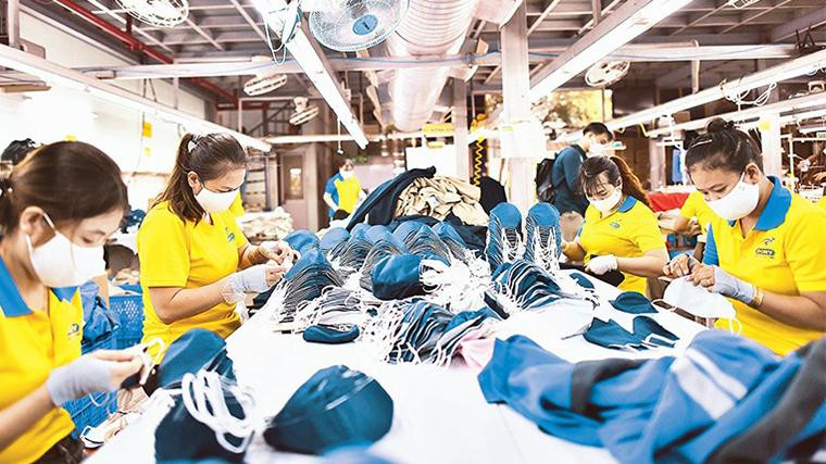 Lao động tại Công ty TNHH May mặc Dony, huyện Bình Chánh, TP Hồ Chí Minh. (Ảnh minh họa: Quang Quý)