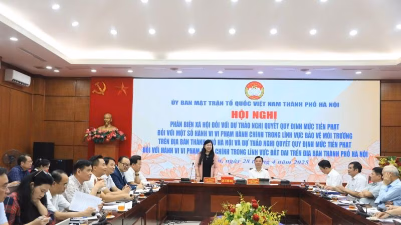 Hội nghị phản biện xã hội đối với hai dự thảo Nghị quyết về xử phạt vi phạm trong lĩnh vực môi trường và đất đai.