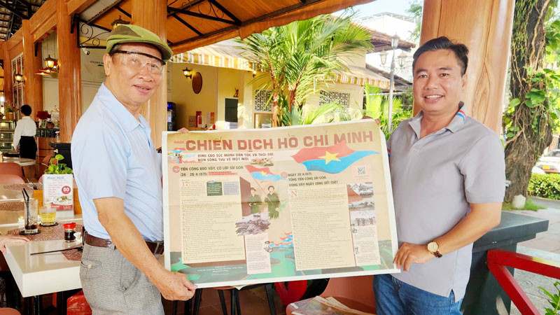 Ông Trương Thanh Hồng, cán bộ hưu trí ngụ thành phố Rạch Giá là người nhận phụ san đặc biệt của Báo Nhân Dân kỷ niệm 50 năm Ngày Giải phóng miền nam, thống nhất đất nước từ rất sớm. 