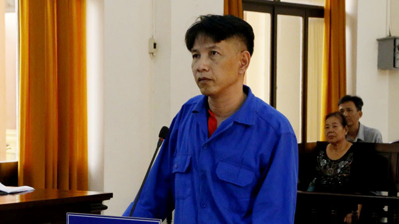 Bị cáo Dương Hồng Hiếu.