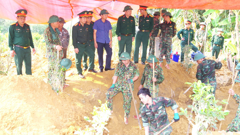 Đội 584 đang tiềm kiếm hài cốt các liệt sĩ tại xã Hải Xuân, huyện Hải Lăng.