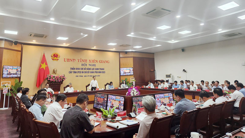 Phó Chủ tịch Ủy ban nhân dân tỉnh Kiên Giang Nguyễn Thanh Nhàn phát biểu tại hội nghị.