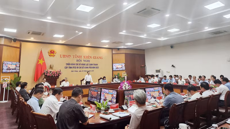 Phó Chủ tịch Ủy ban nhân dân tỉnh Kiên Giang Nguyễn Thanh Nhàn phát biểu tại hội nghị.