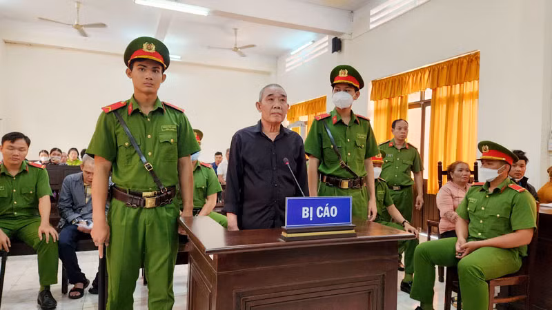 Bị cáo Nguyễn Văn Nguyên nghe Hội đồng xét xử tuyên án.