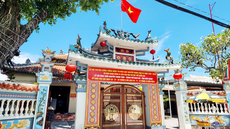 Đình thần Nguyễn Trung Trực. 