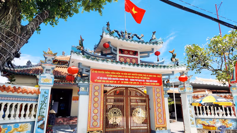 Đình thần Nguyễn Trung Trực. 