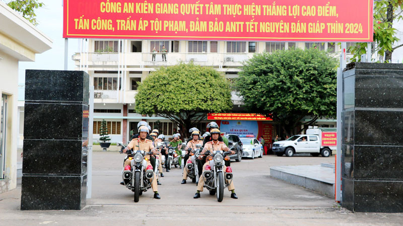 Công an tỉnh Kiên Giang ra quân thực hiện cao điểm tấn công trấn áp tội phạm, bảo đảm an ninh, trật tự Tết Nguyên đán Giáp Thìn năm 2024. 