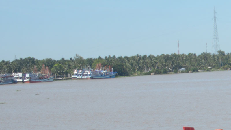 Đoạn sông Cái Lớn đổ ra biển, gần khu vực xảy ra vụ tai nạn. 