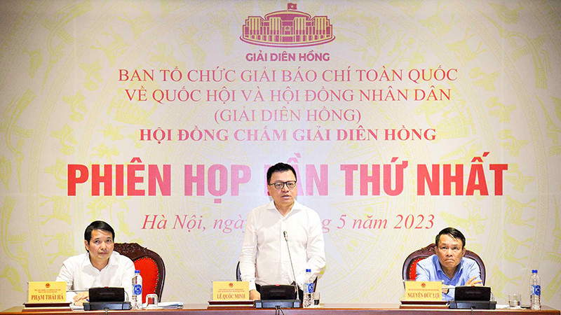 Ủy viên Trung ương Đảng, Tổng Biên tập Báo Nhân Dân, Phó Trướng ban Tuyên giáo Trung ương, Chủ tịch Hội Nhà báo Việt Nam - Chủ tịch Hội đồng chấm giải Chung khảo Lê Quốc Minh Phát biểu tại phiên họp. (Ảnh: Minh Thành)