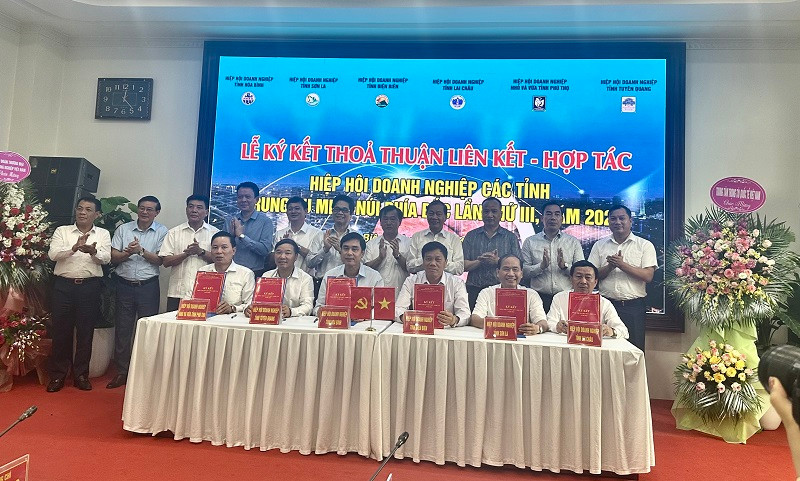 Lãnh đạo Hiệp hội doanh nghiệp 6 tỉnh trong khu vực Trung du, miền núi Tây Bắc ký kết biên bản hợp tác, đồng hành hỗ trợ doanh nghiệp.
