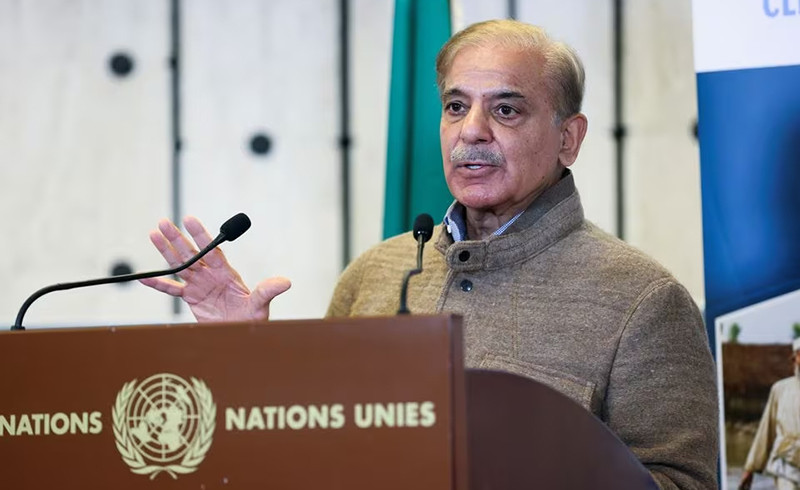Thủ tướng Pakistan Shehbaz Sharif phát biểu tại một cuộc họp báo trong Hội nghị thượng đỉnh về khả năng phục hồi khí hậu ở Pakistan, vài tháng sau lũ lụt nghiêm trọng ở nước này, tại trụ sở Liên hợp quốc ở Geneva (Thụy Sĩ) ngày 9/1/2023. Ảnh: REUTERS