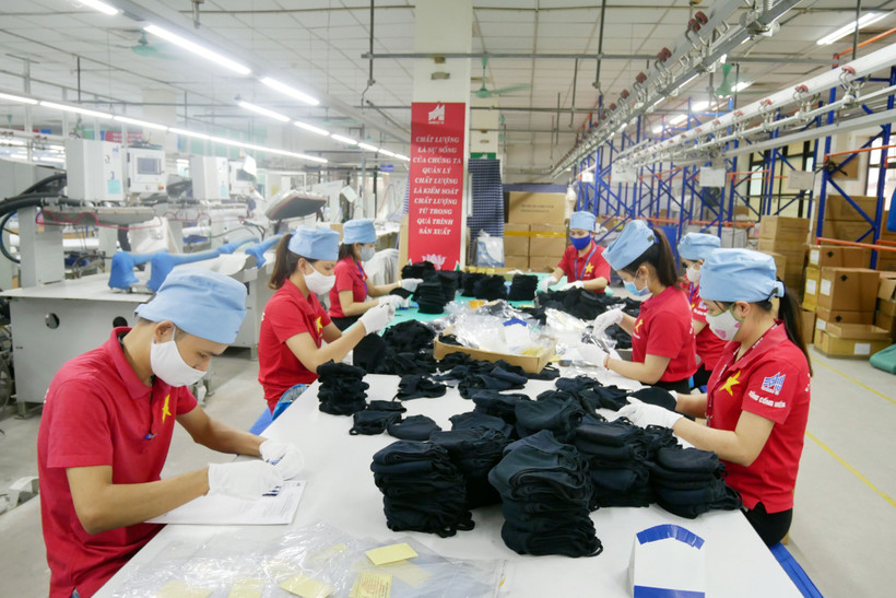 Sản xuất hàng may xuất khẩu tại Tổng công ty May 10.
