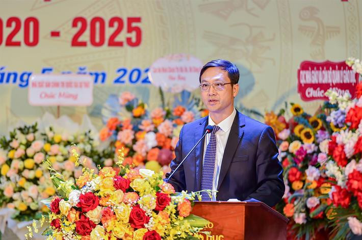 PGS.TS Phạm Văn Thuần làm Giám đốc Học viện Quản lý giáo dục